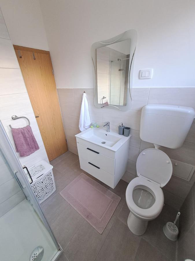 Yulia Apartman Pula Exterior foto