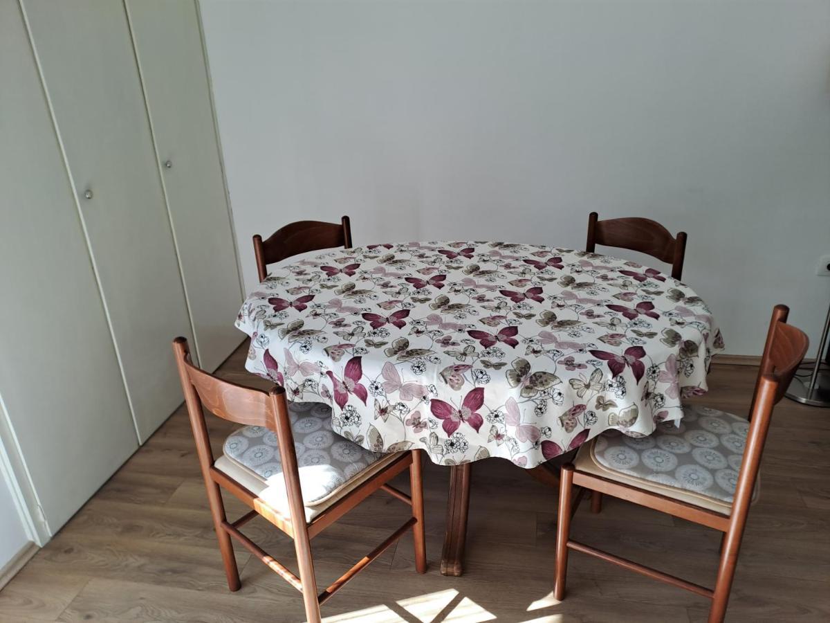 Yulia Apartman Pula Exterior foto
